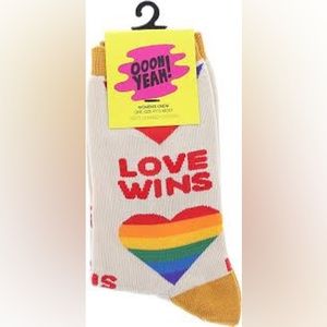 💕 Oooh Yeah LOVE WINS Unisex Socks 🌈